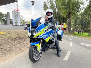 policjant na motocyklu