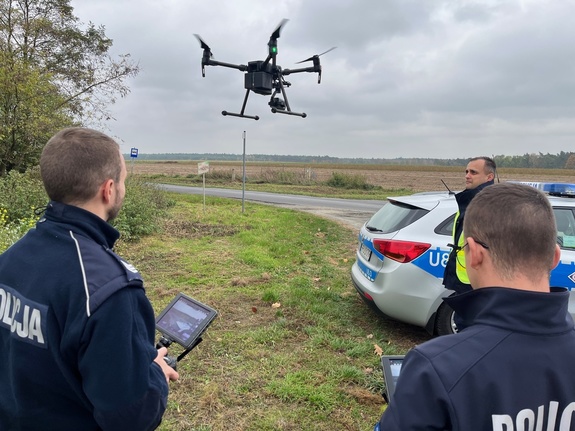 Policyjny dron nad katowicką w Brodowie