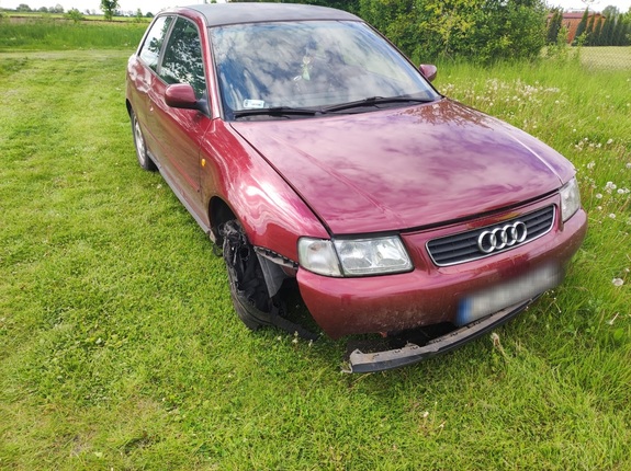 Policjanci rozpoznali kierowcę, ruszyli za nim w pościg